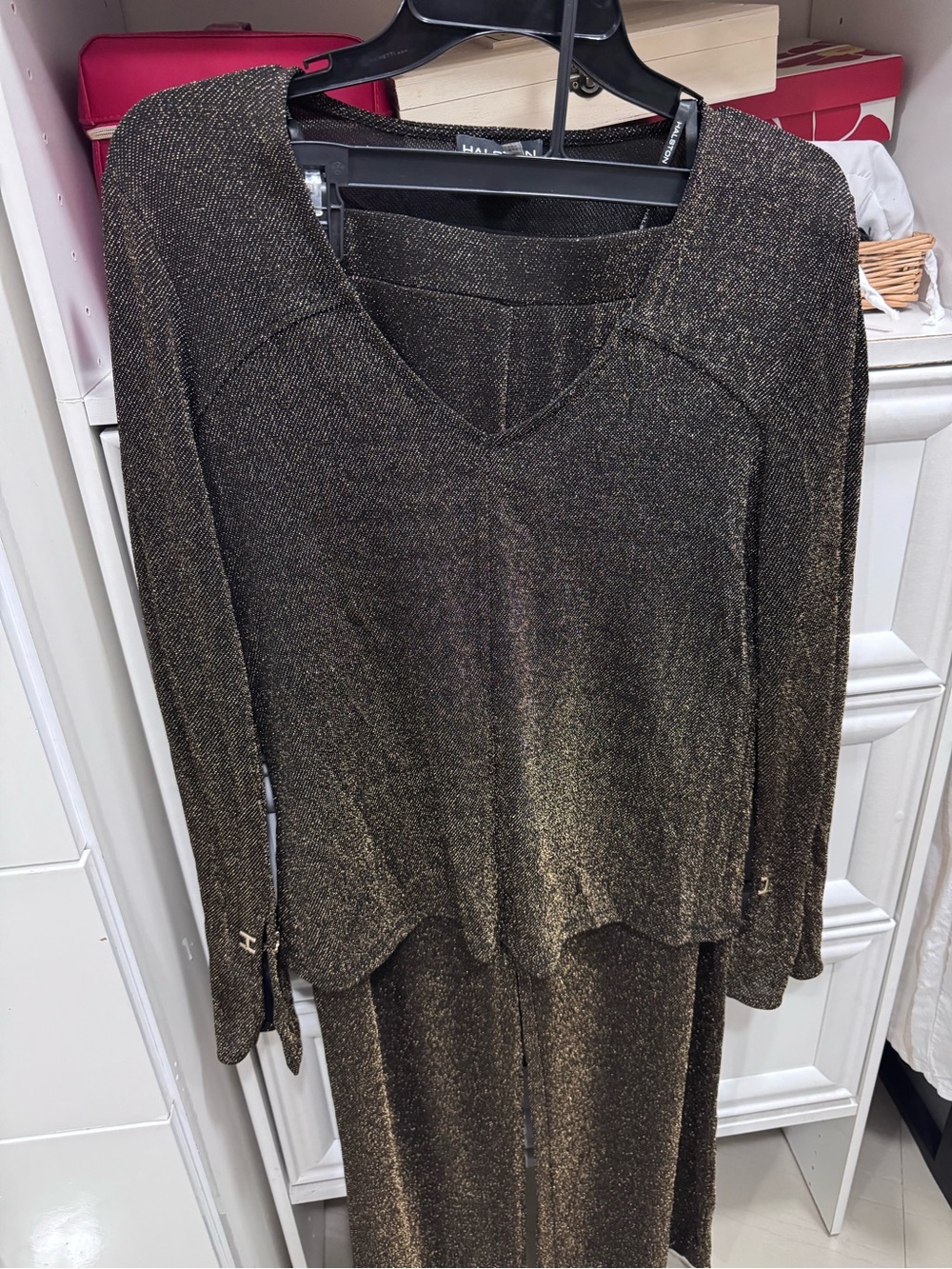 Halston Heritage Metallic Bronze-Black Long Sleeve V-Neck pants set.